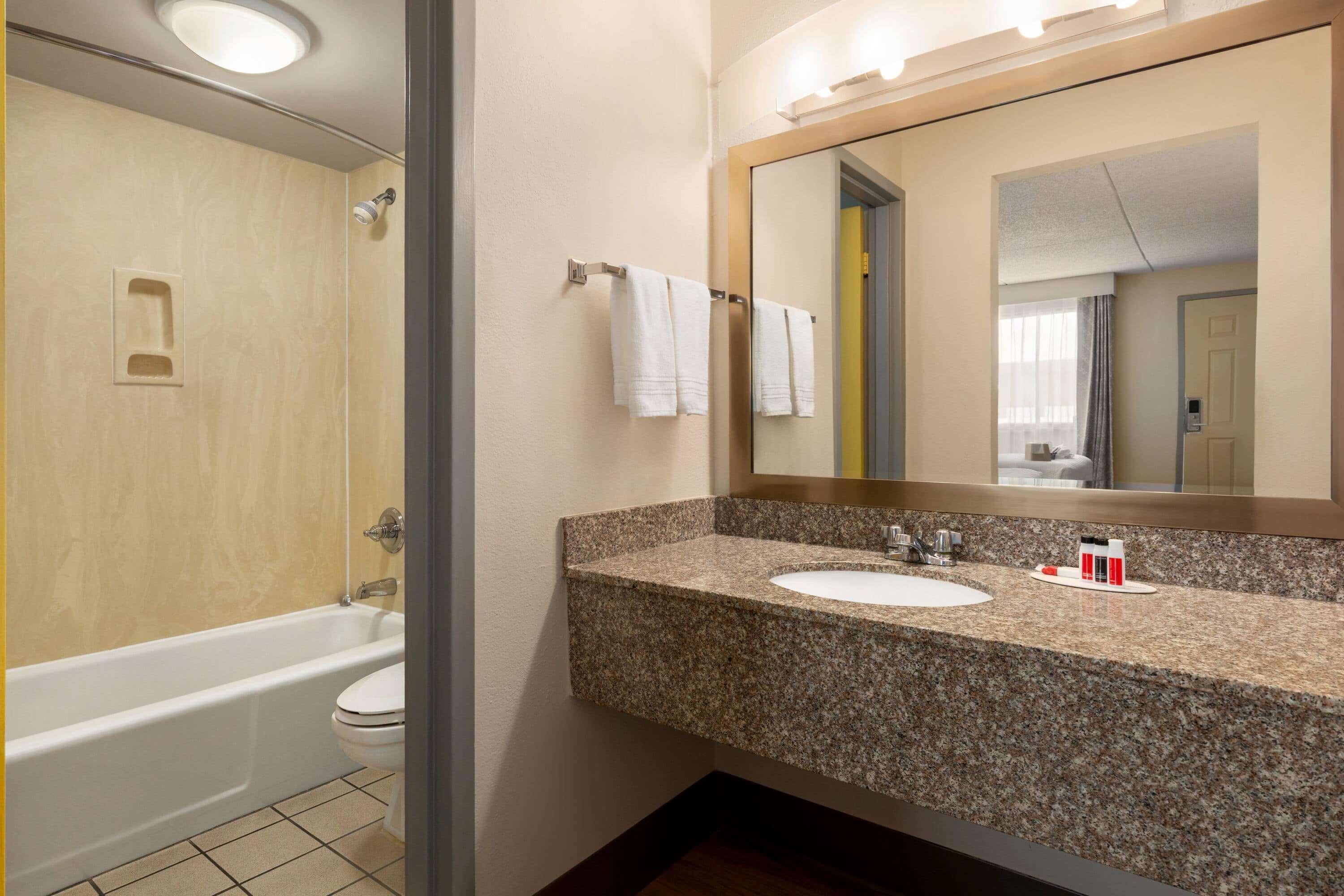 Hotel Bo, A Days Inn By Wyndham Chattanooga Downtown Extérieur photo