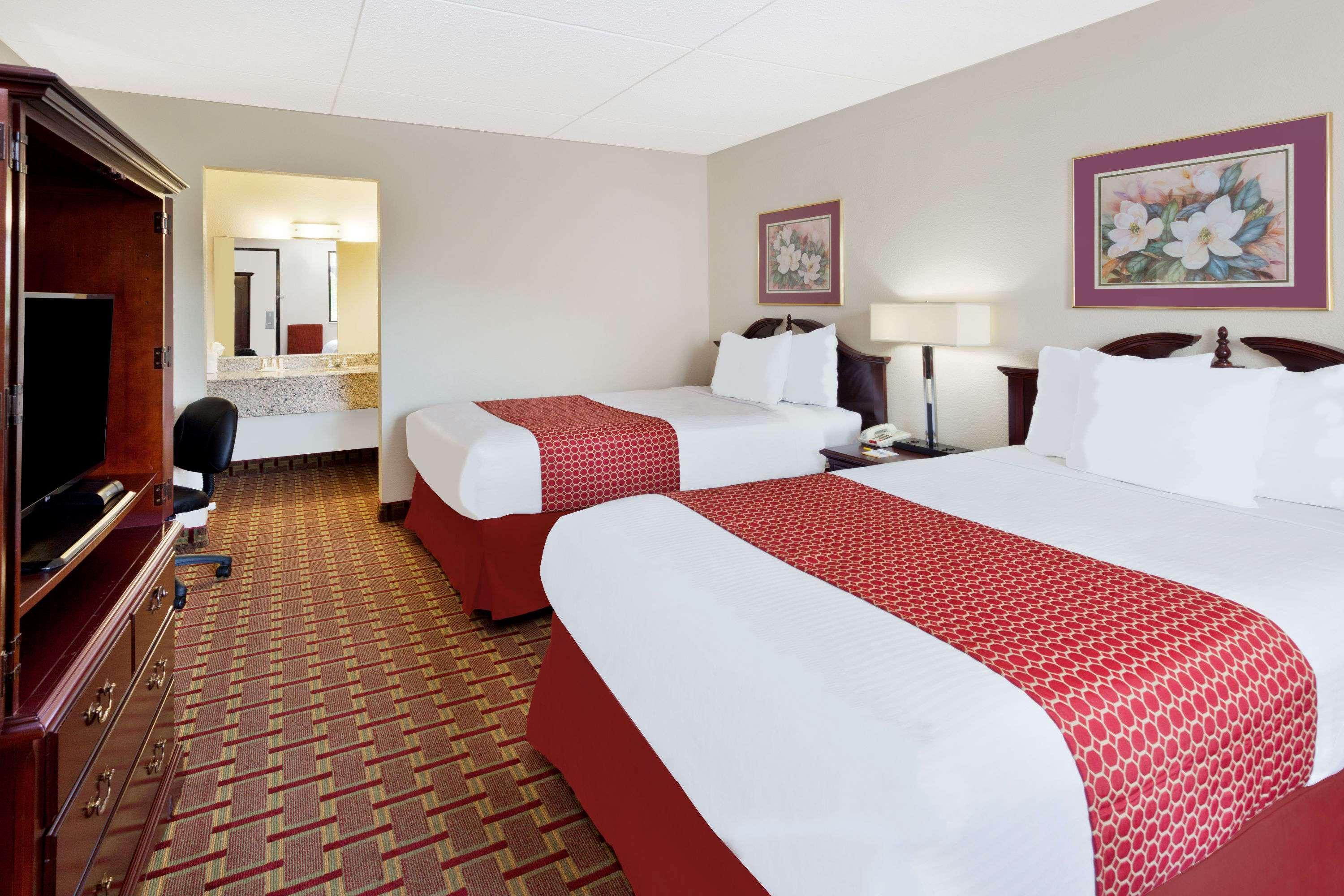 Hotel Bo, A Days Inn By Wyndham Chattanooga Downtown Extérieur photo