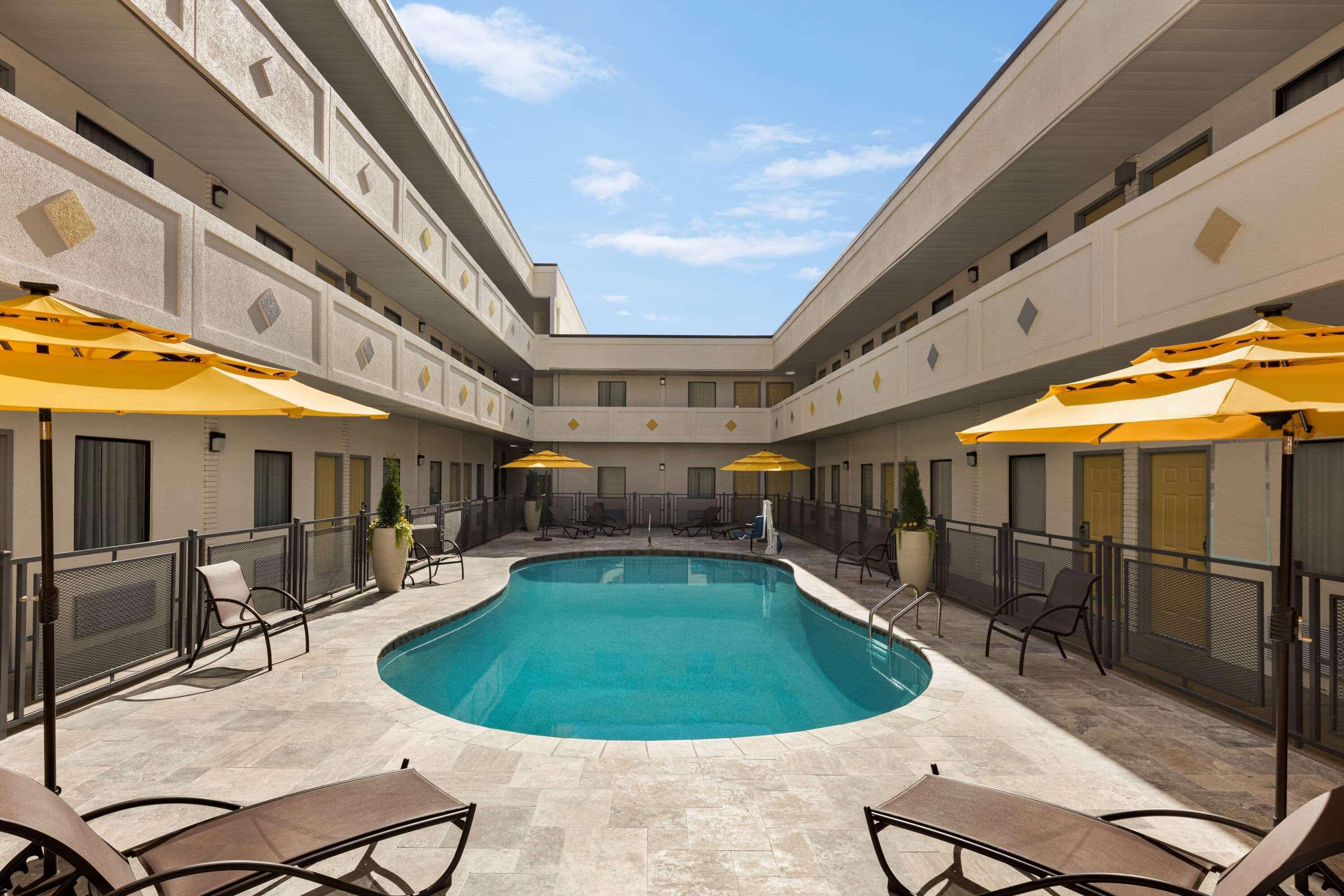 Hotel Bo, A Days Inn By Wyndham Chattanooga Downtown Extérieur photo